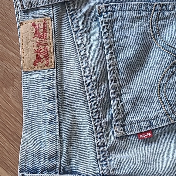 Levi's denim shorts - Picture 3 of 4